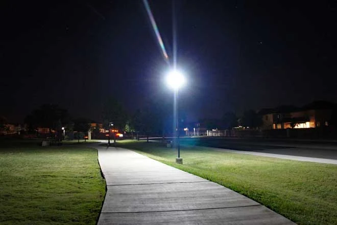 Lampu jalan suria untuk taman